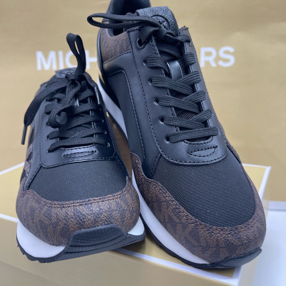 Michael Kors MADDY TRAINER MK SIG SM/MK PATCH
49F1MAFS1B Athletic Sneakers
Brown - Picture 5 of 16